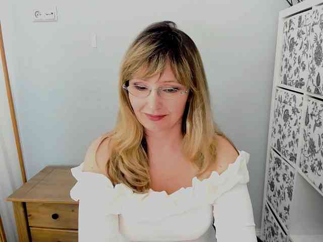 JustineAmore webcam