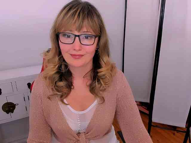 JustineAmore webcam