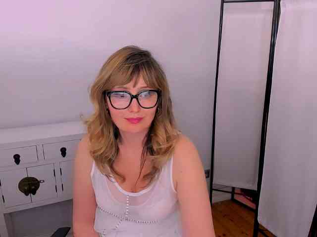 JustineAmore webcam