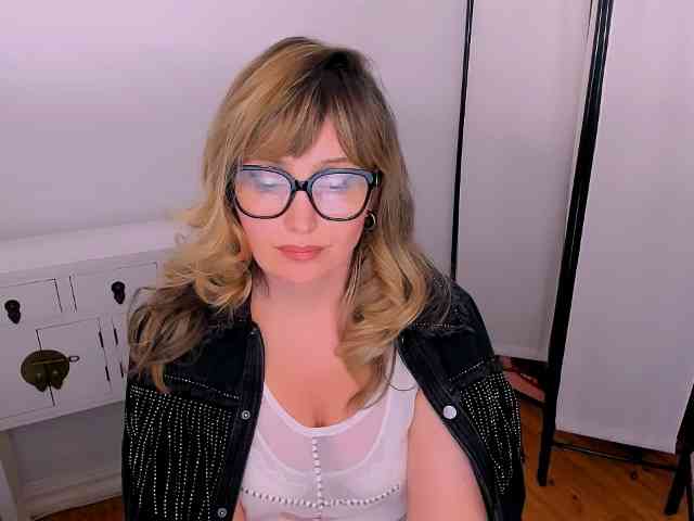 JustineAmore webcam