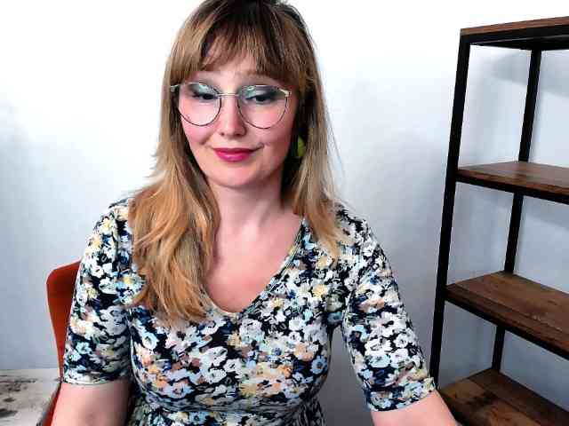 JustineAmore webcam
