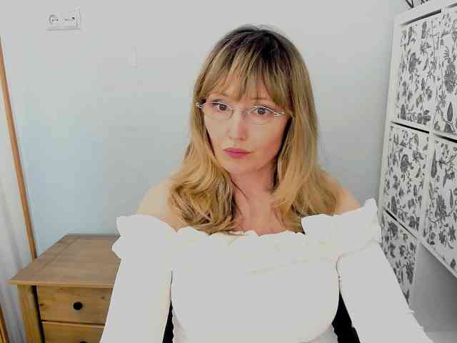 JustineAmore webcam