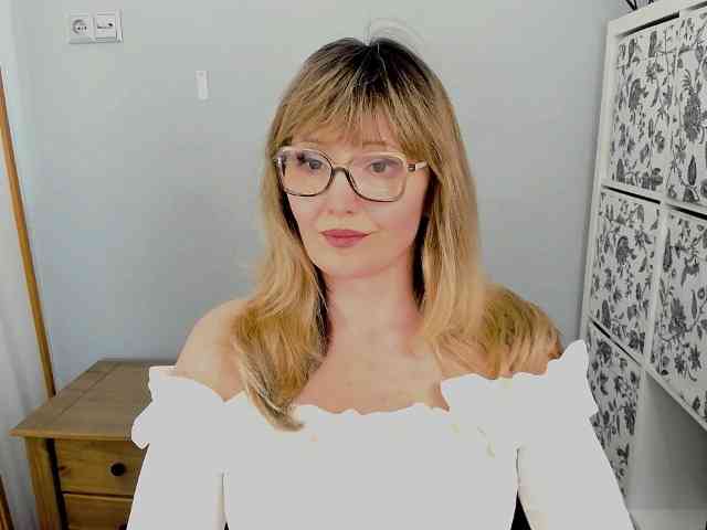 JustineAmore webcam