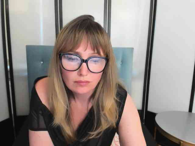 JustineAmore webcam