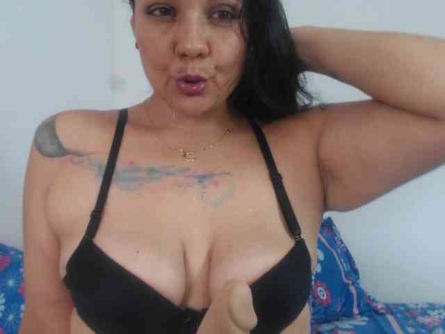 Simonahotty Live Webcam on BongaCams