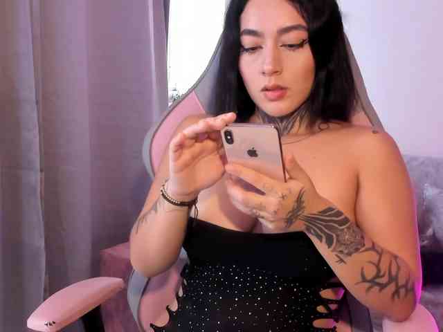 sweetavi webcam
