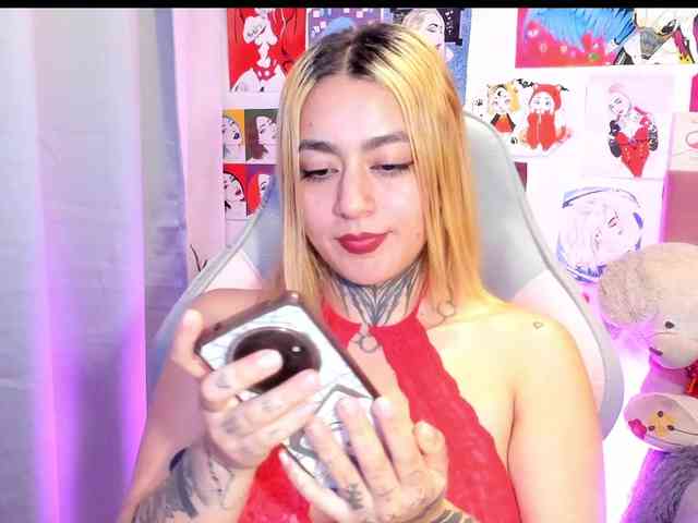 sweetavi webcam