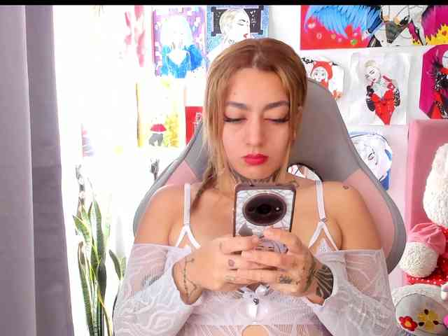 sweetavi webcam
