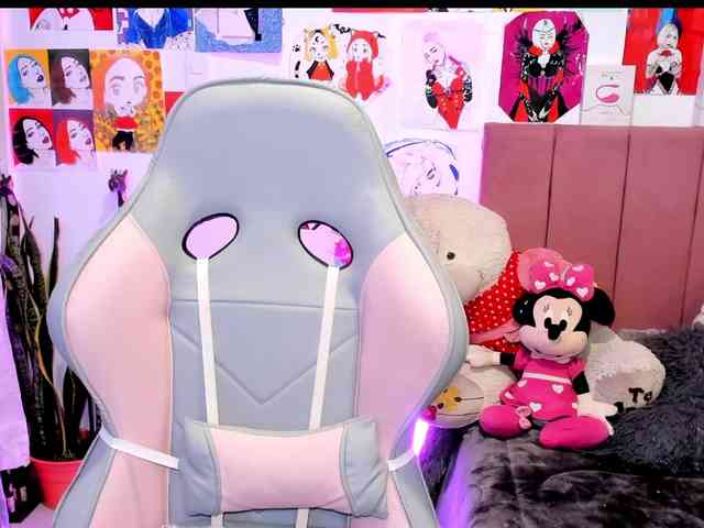 sweetavi webcam