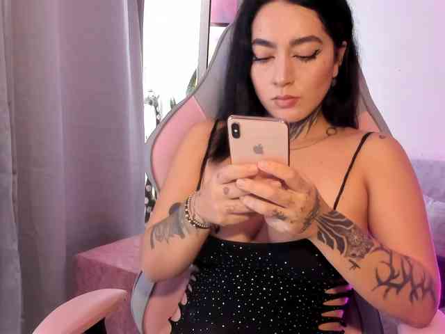 sweetavi webcam