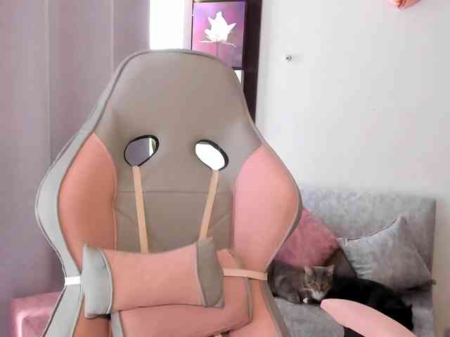 sweetavi webcam