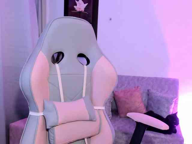 sweetavi webcam