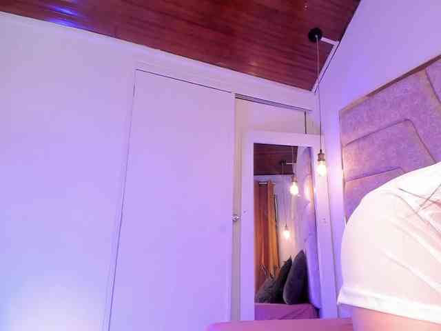 Emajames25 webcam