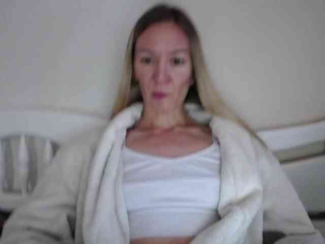 Melody121 webcam