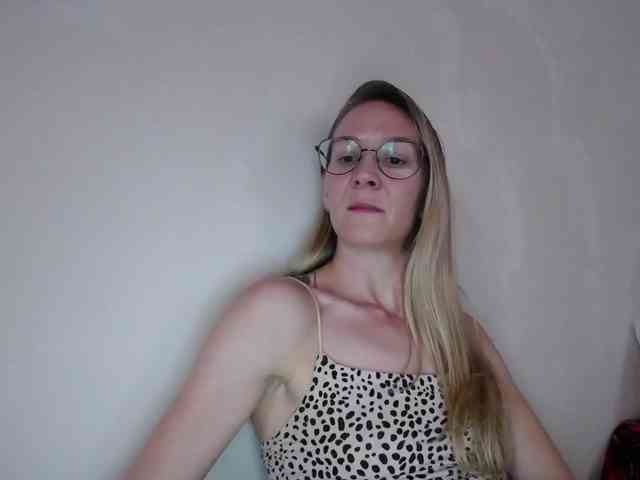 Melody121 webcam