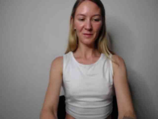 Melody121 webcam