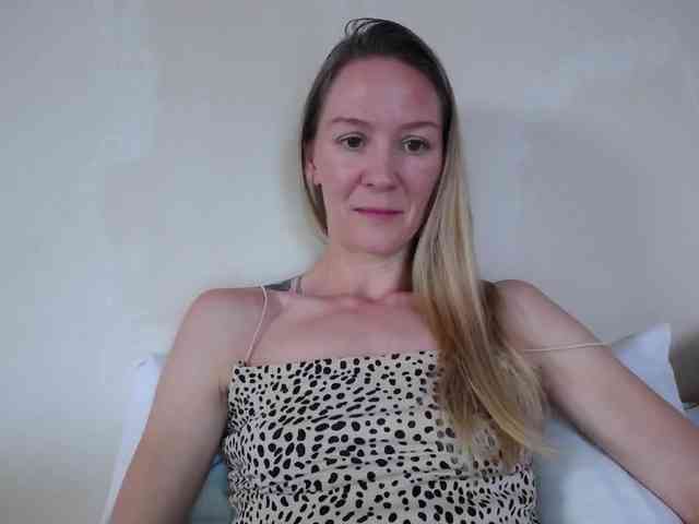 Melody121 webcam