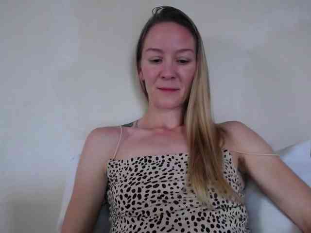 Melody121 webcam