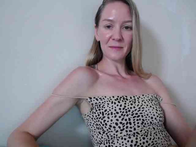 Melody121 webcam