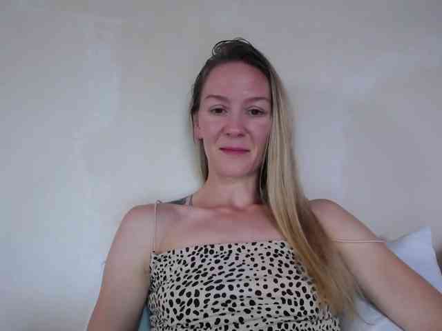 Melody121 webcam