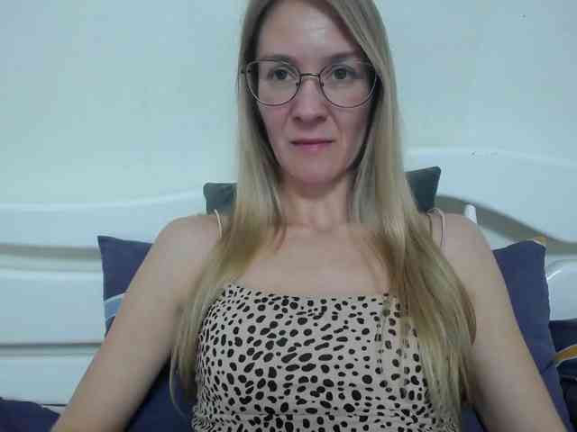 Melody121 Live Webcam on BongaCams