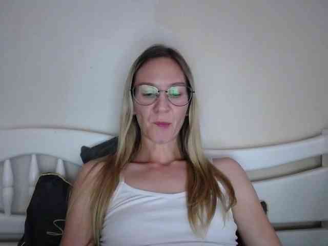 Melody121 webcam