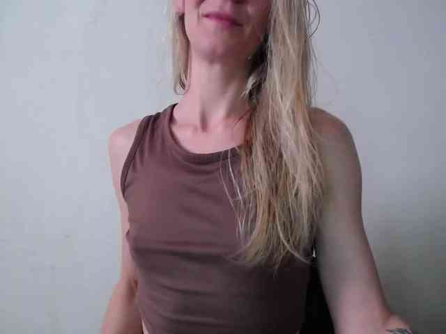 Melody121 webcam