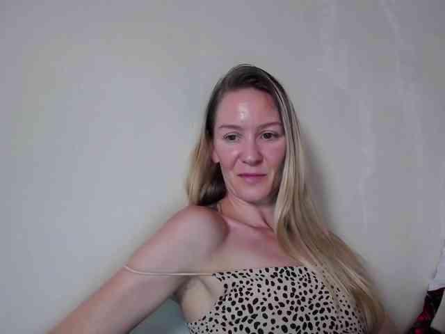Melody121 webcam