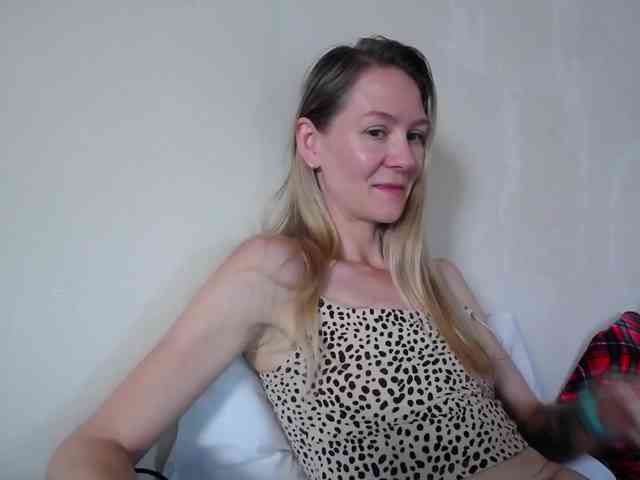 Melody121 webcam