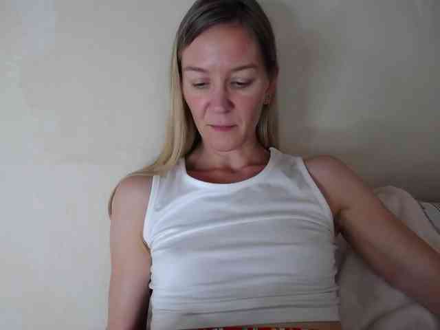 Melody121 webcam