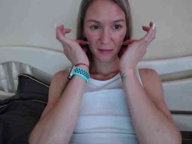 Melody121 webcam