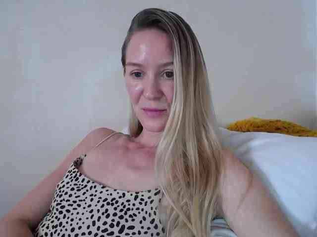 Melody121 webcam
