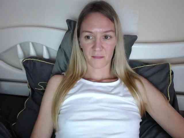 Melody121 webcam