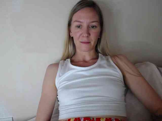 Melody121 webcam
