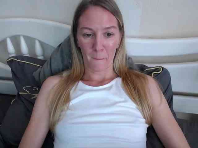 Melody121 webcam