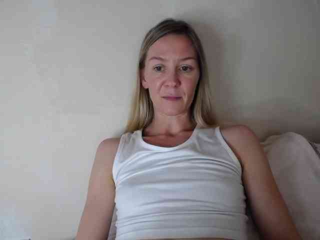 Melody121 webcam