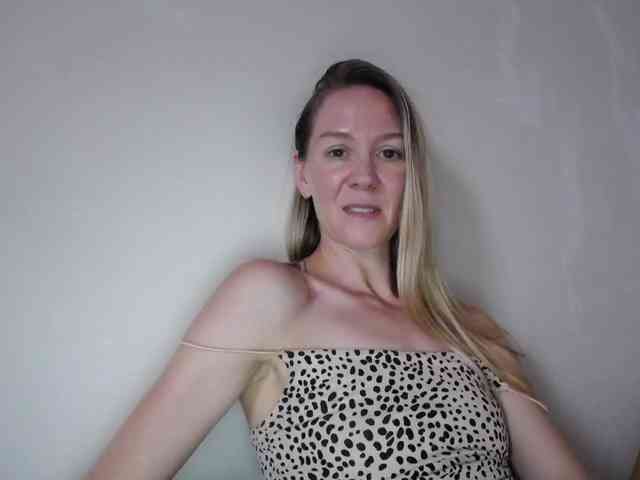 Melody121 webcam