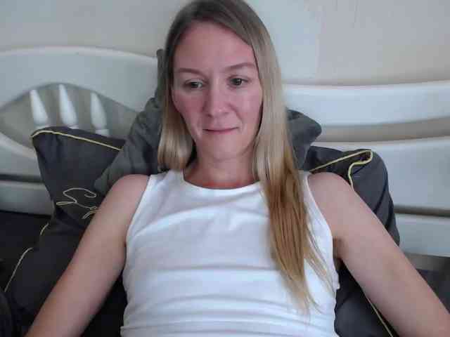 Melody121 webcam