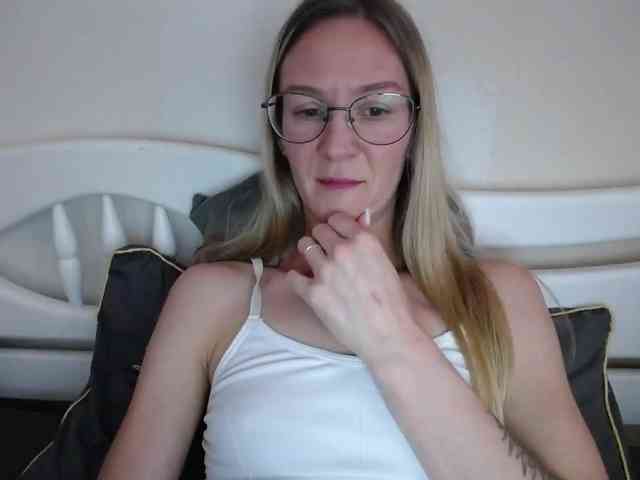 Melody121 webcam