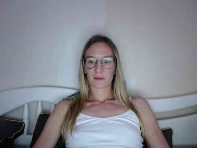Melody121 webcam