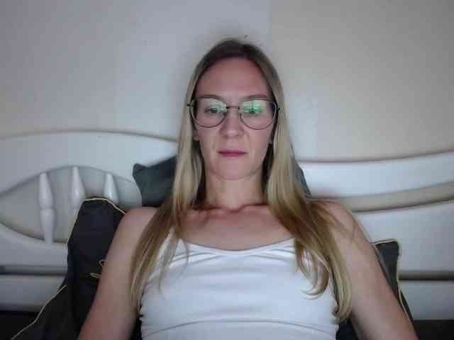 Melody121 webcam