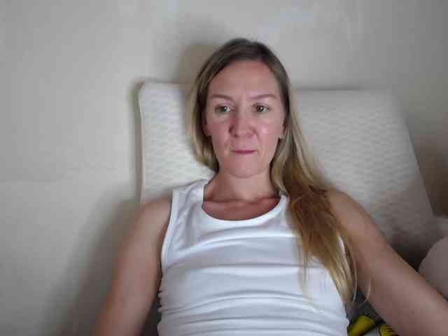 Melody121 webcam