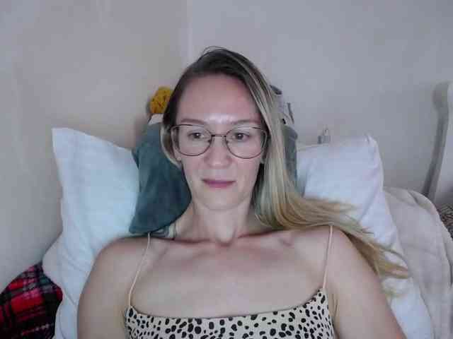 Melody121 webcam