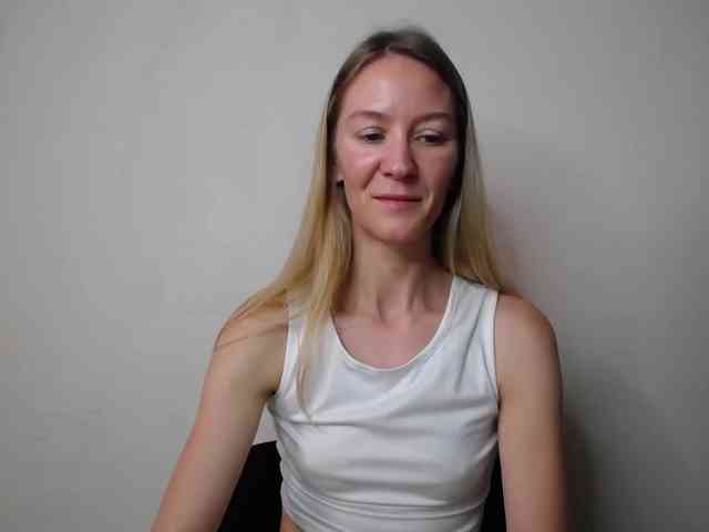 Melody121 webcam