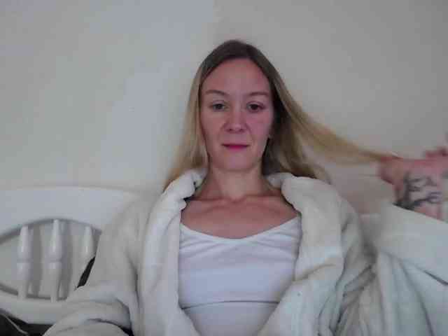 Melody121 webcam