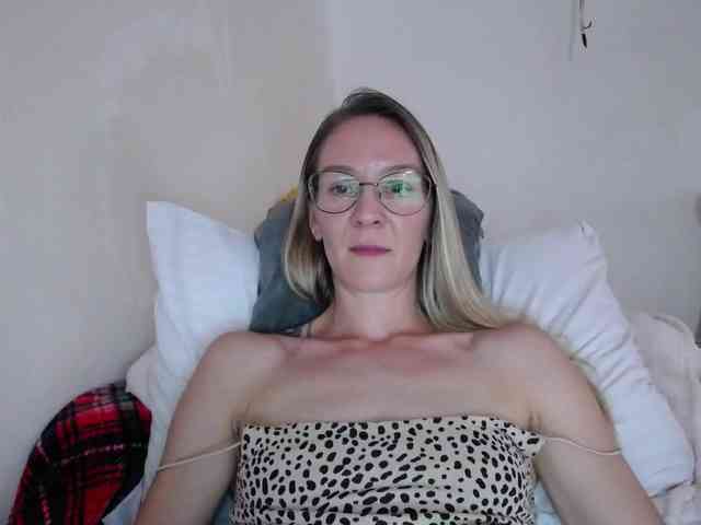 Melody121 webcam