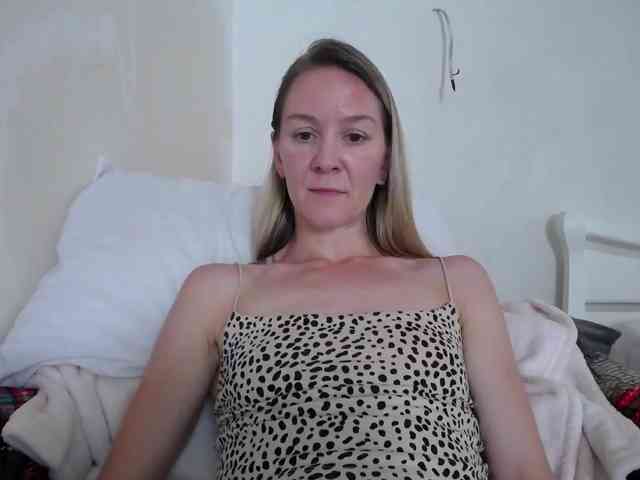 Melody121 webcam