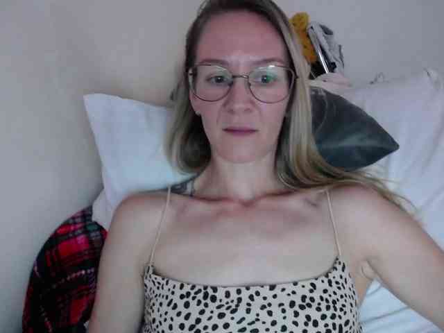 Melody121 webcam