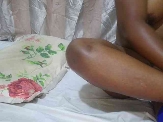 lovely-maya webcam