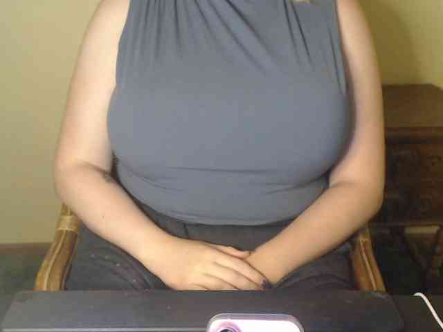 LunoviaXL Live Webcam on BongaCams